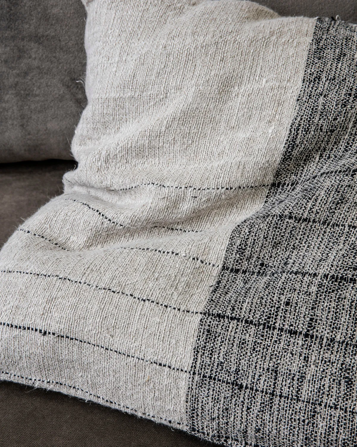 CUSHION COVER DIVED | BLACK/OFF-WHITE